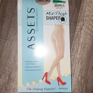 ASSETS BY SARA BLAKELEY SPANX MID-THIGH SHAPER NUDE NEW IN PACKAGE! SIZE 3 And 5